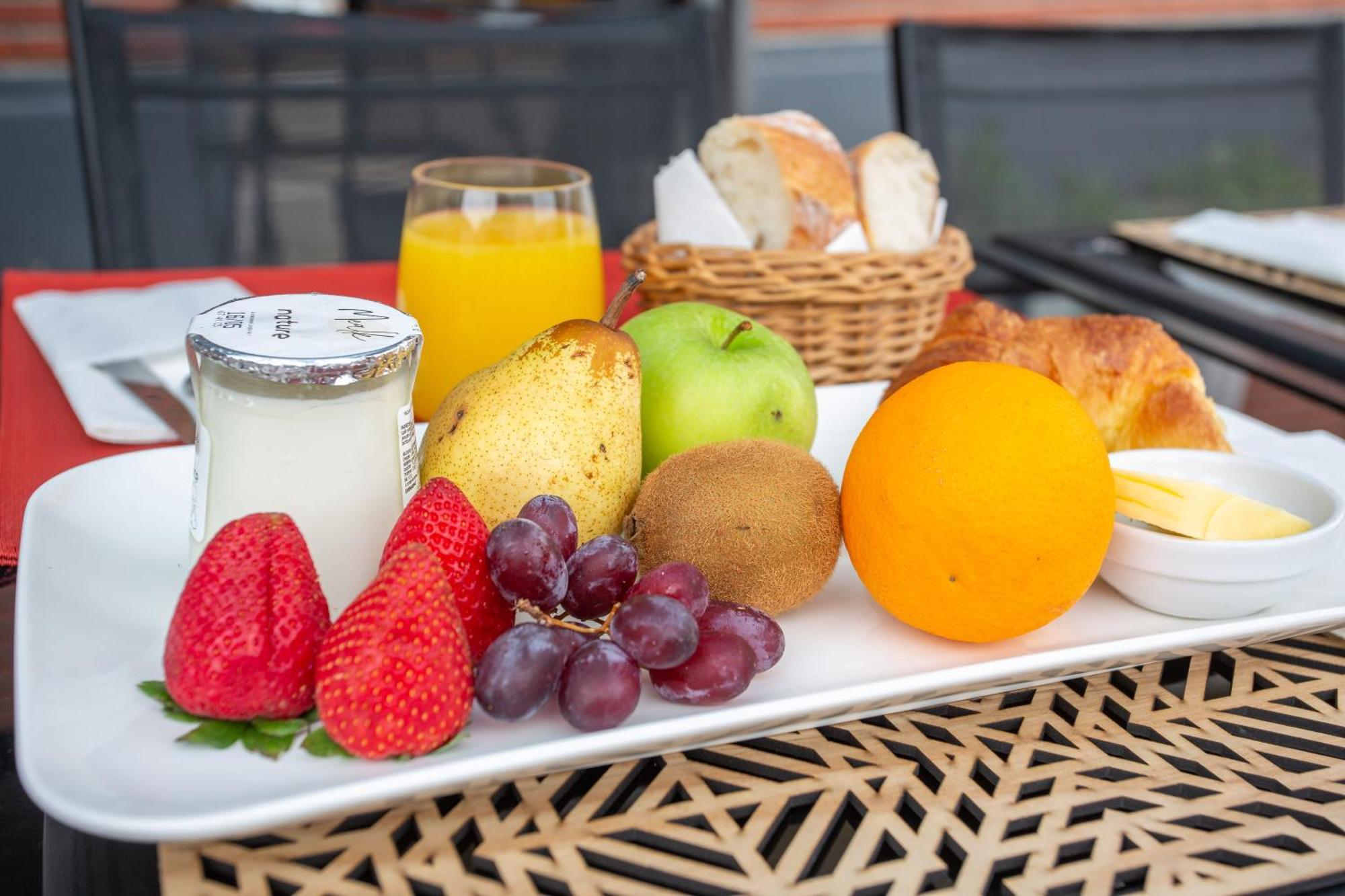 L'Abbatiale Hotel Corbie Екстериор снимка